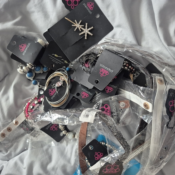 Assorted Jewelry Set with Bracelets and Necklaces - Picture 1 of 1